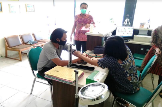 PT HM Sampoerna Serahkan Alat Terapi Pernapasan ke Pemkot Surabaya, Ini Fungsinya