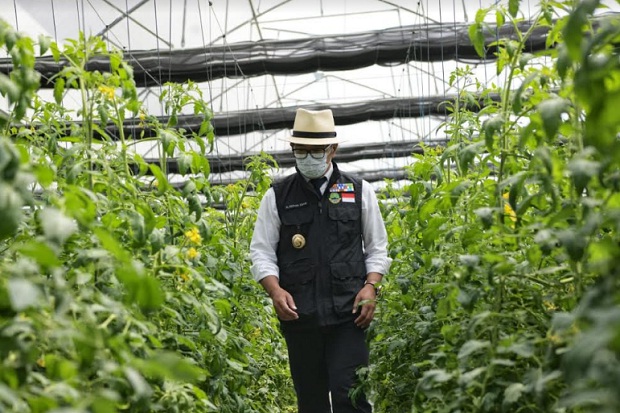 Sampaikan Bela Sungkawa, Ridwan Kamil Kunjungi Rumah Duka Kru KRI Nanggala-402