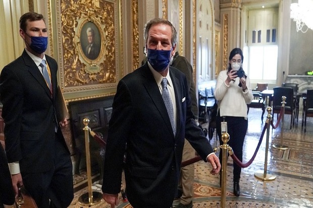 terima-hampir-100-ancaman-pembunuhan-pengacara-trump-menangis