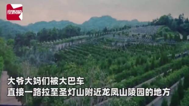 Para Lansia China Beli Tiket Wisata, Malah Dibawa Jalan-jalan ke Kuburan