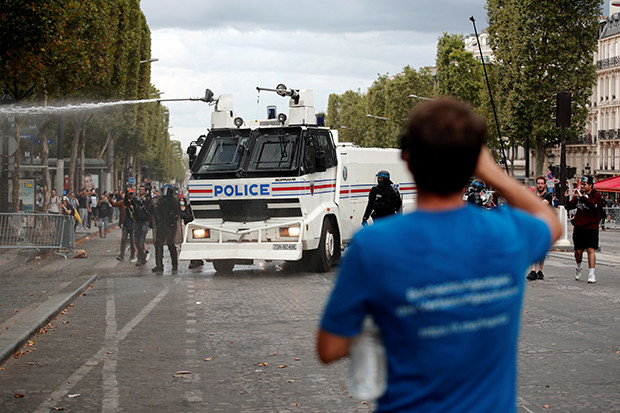 demo-tolak-lockdown-dan-kewajiban-vaksinasi-di-prancis-berakhir-ricuh