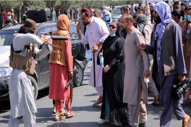taliban-buru-jaksa-wanita-yang-ungkap-anak-anak-dipaksa-tanam-bom