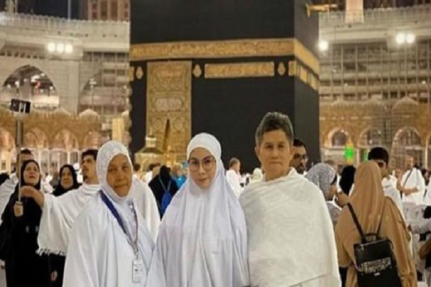 Malaysia Minta Thailand Ekstradisi Transgender yang Mejeng di Masjidil Haram