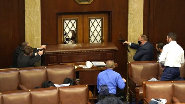 Situasi Politik di AS Memanas, KJRI New York Imbau WNI Hindari Kerumunan