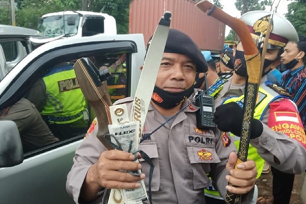Hendak ke Jakarta, 6 Pria Pembawa Busur dan Anak Panah Ditangkap di Bandung