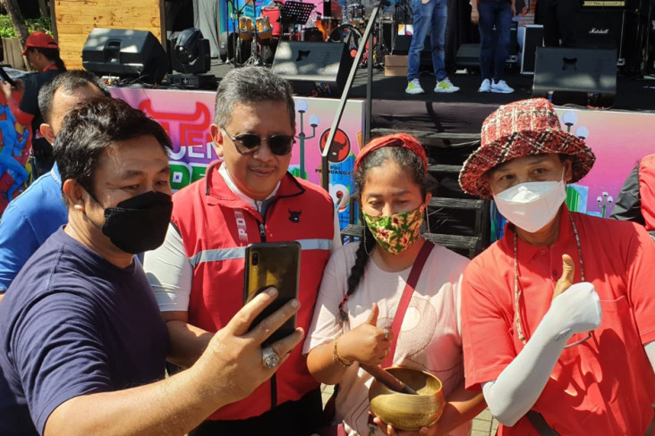 Ramai Video Rara Pawang Hujan Panik, Ritual Gagal Hujan Sampai 3 Kali i