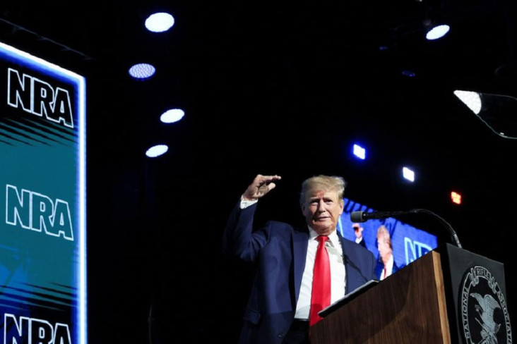 trump-tolak-kontrol-senjata-meski-21-orang-dibantai-mengerikan-di-texas