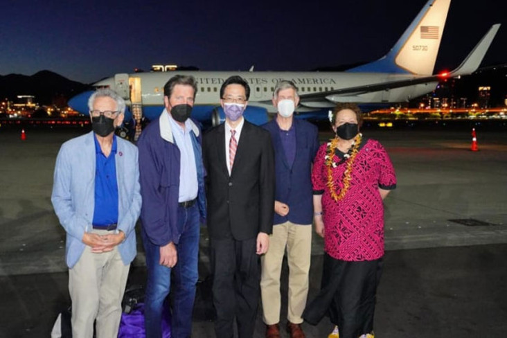tak-indahkan-ancaman-china-anggota-parlemen-as-kunjungi-taiwan