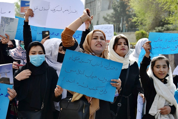 sekolahnya-ditutup-taliban-puluhan-gadis-afghanistan-berdemonstrasi