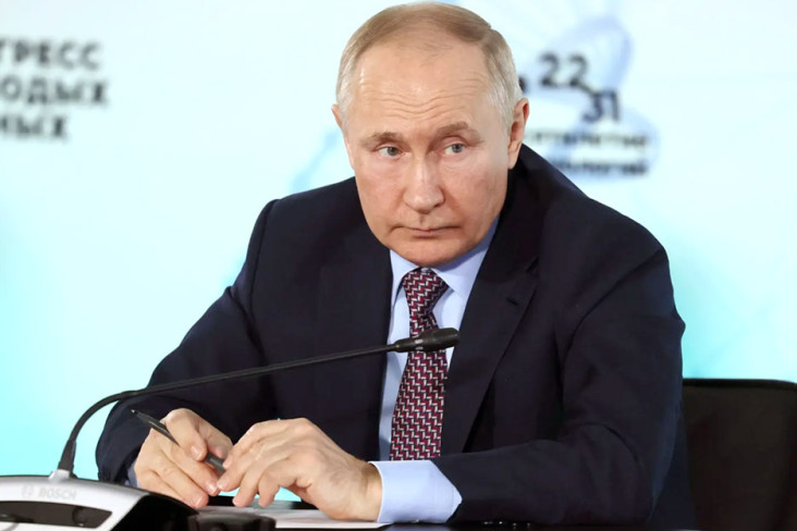 putin-dilaporkan-jatuh-dari-tangga-spekulasi-soal-kesehatannya-muncul-kembali
