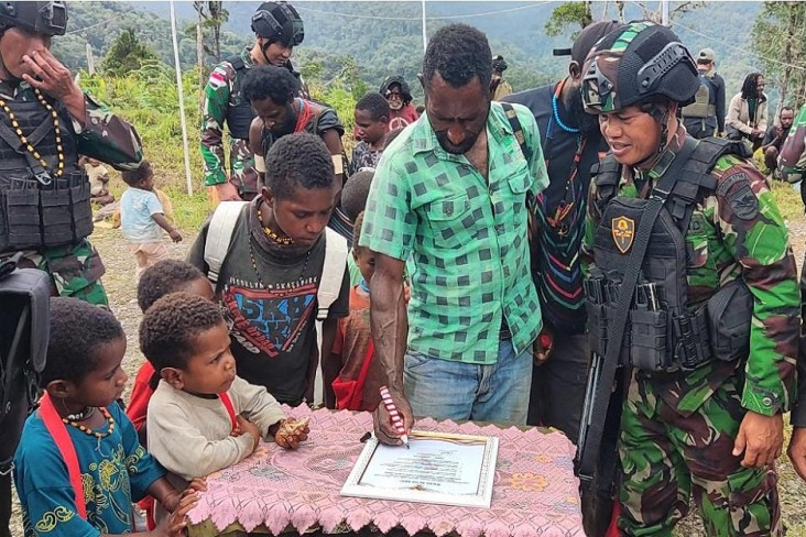 Mantan Anggota KKB Bersama Warga Kampung Tirineri Distrik Yambi Ucap Ikrar Setia NKRI