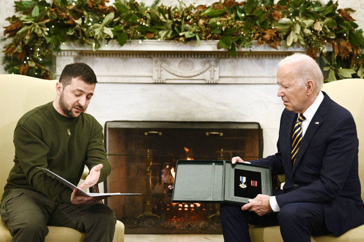 Bertemu Zelensky, Biden Umumkan Bantuan Rp 28 T Termasuk Rudal Patriot