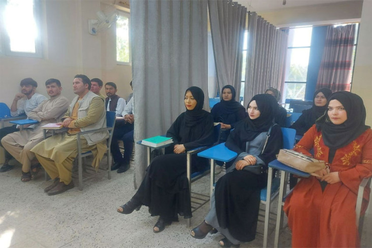 arab-saudi-minta-taliban-cabut-larangan-kuliah-bagi-perempuan-afghanistan