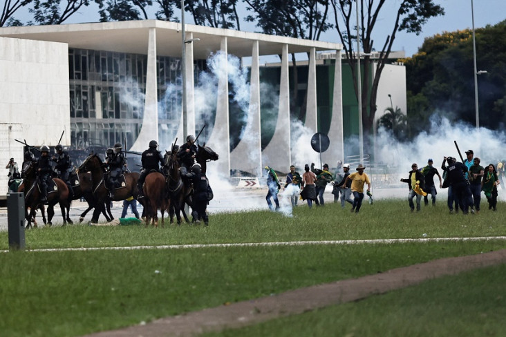 coba-kudeta-massa-pro-bolsonaro-serbu-istana-presiden-brasil