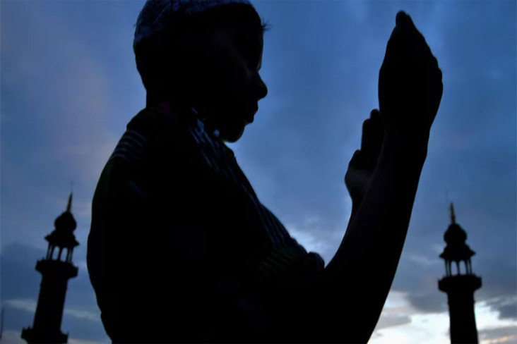 kisah-khalif-majid-hassan-ulama-inggris-yang-keluar-islam-dan-berpindah-agama