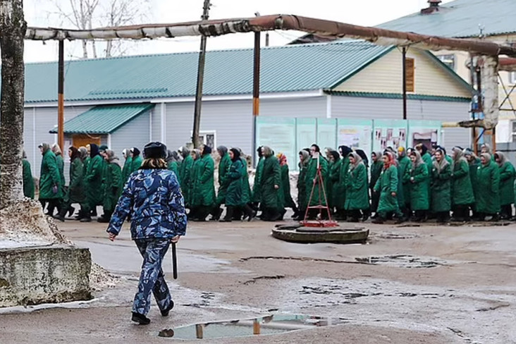 kekurangan-tentara-rusia-dilaporkan-kirim-napi-wanita-ke-zona-perang