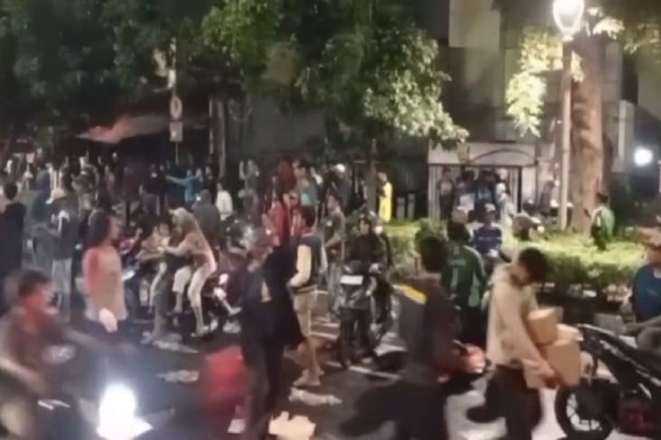Markas Gegana Polri di Salemba Dijebol Massa! Ada Gudang Senjata