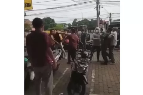 TNI AL Dikeroyok Ormas di Bekasi, Provost dan PAM Turun Tangan