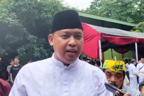 plt-wali-kota-bekasi-tri-adhianto-minta-maaf-cabut-izin-penggunaan-stadion-acara-pks