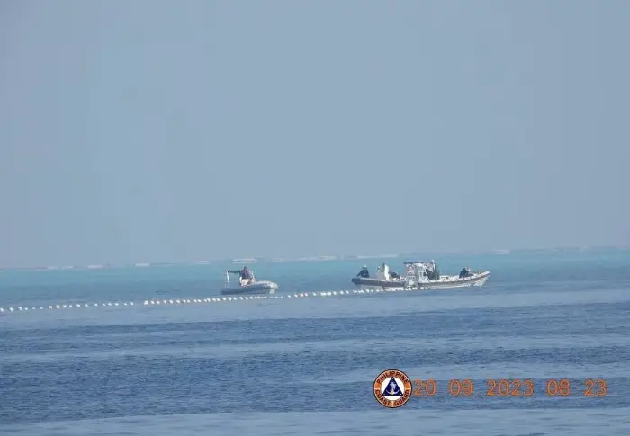 siap-berperang-melawan-china-militer-filipina-pindahkan-penghalang-terapung-di-lcs