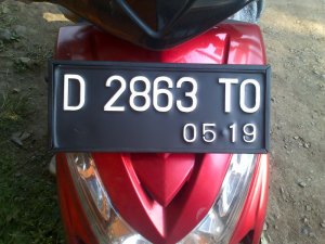 Tatakan sliding/selot plat nomor sepeda motor