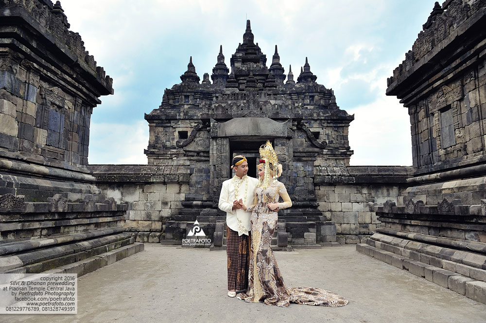 Ada Candi yang menarik, cocok untuk Prewedding lho