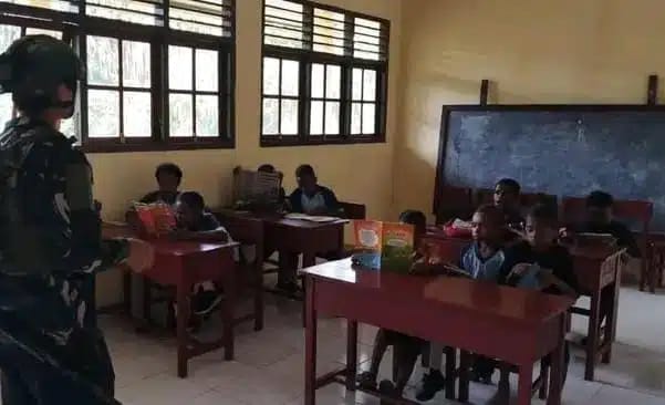Viral! TNI Masuk Ruangan Siswa di Papua saat Ujian, Dandim Angkat Bicara