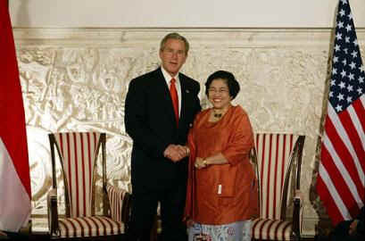 &#91;SATIR&#93; Beri Selamat Megawati, Bush Salah Alamat ke India