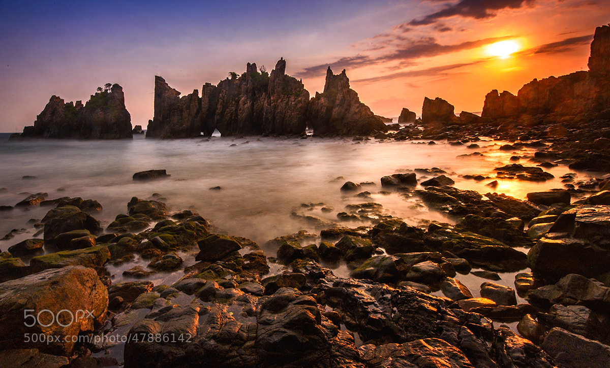 Indah nya batu karang di pantai lampung ini gan