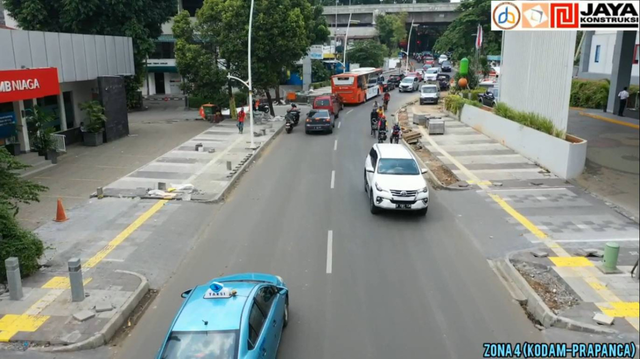 viral-tinggi-trotoar-di-kemang-persulit-warga-parkir
