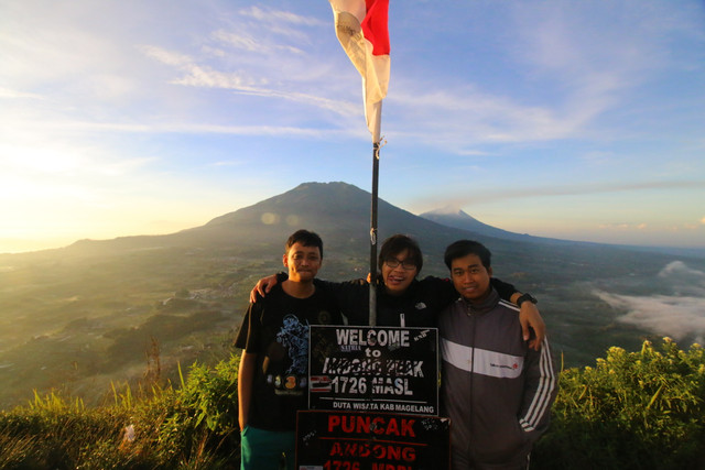 Muncak Gunung Andong, Magelang, Jawa Tengah