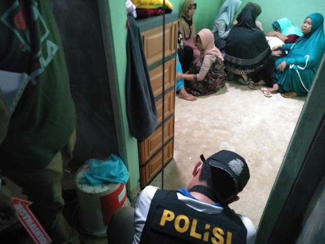 Ditolak berhubungan intim, suami gantung diri telanjang bulat