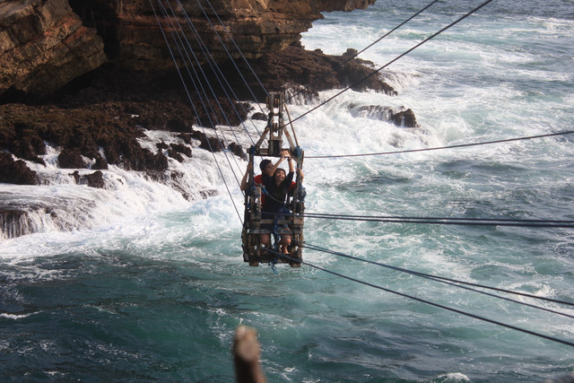 Jalan-Jalan Ke Pantai Timang dan Rafting di Kali Oyo