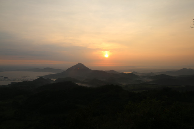 Panjat Tebing Asik di Badega Gunung Parang, Purwakarta