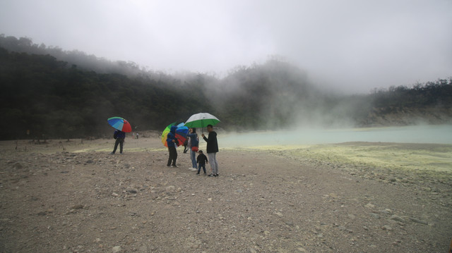 Indahnya Kawah Putih dan Pantai Rancabuaya di Selatan Jawa Barat