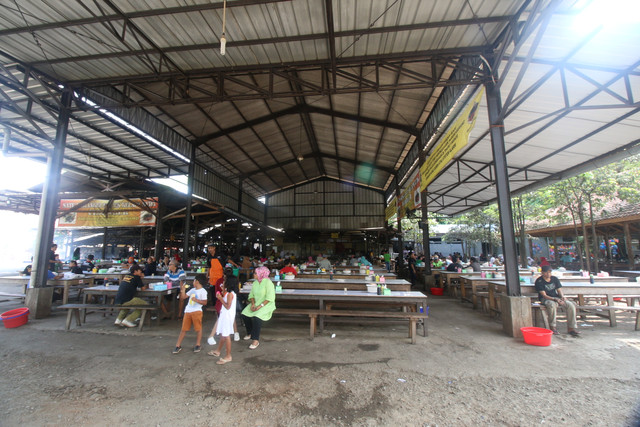 Panjat Tebing Asik di Badega Gunung Parang, Purwakarta