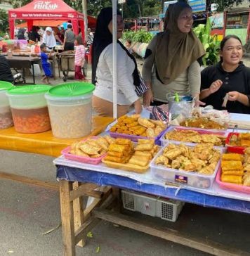 Kasihan Pembeli Takjil Sepi: Yang Jualan Banyak yang Beli Kagak Ada