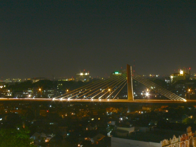 Jembatan-Jembatan Indah dimalam hari (Indonesia)