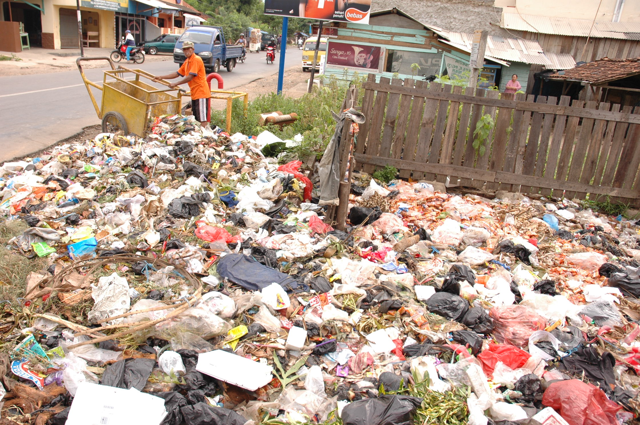Sarana Angkutan Sampah Kurang Memadai