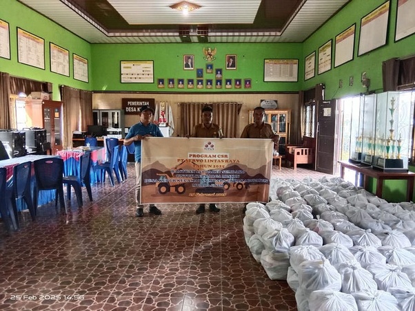 PT Servo Lintas Raya Berikan Bantuan Sembako Pada Warga Sekitar Perusahaan