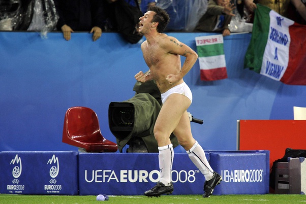 Pesepak bola Ini Kecanduan Berhubungan Badan