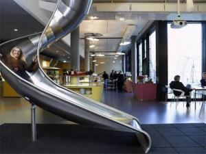Melihat Perbandingan Isi Kantor Google VS Yahoo