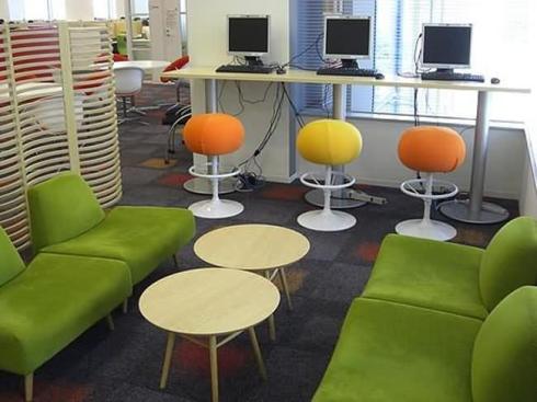 Melihat Perbandingan Isi Kantor Google VS Yahoo
