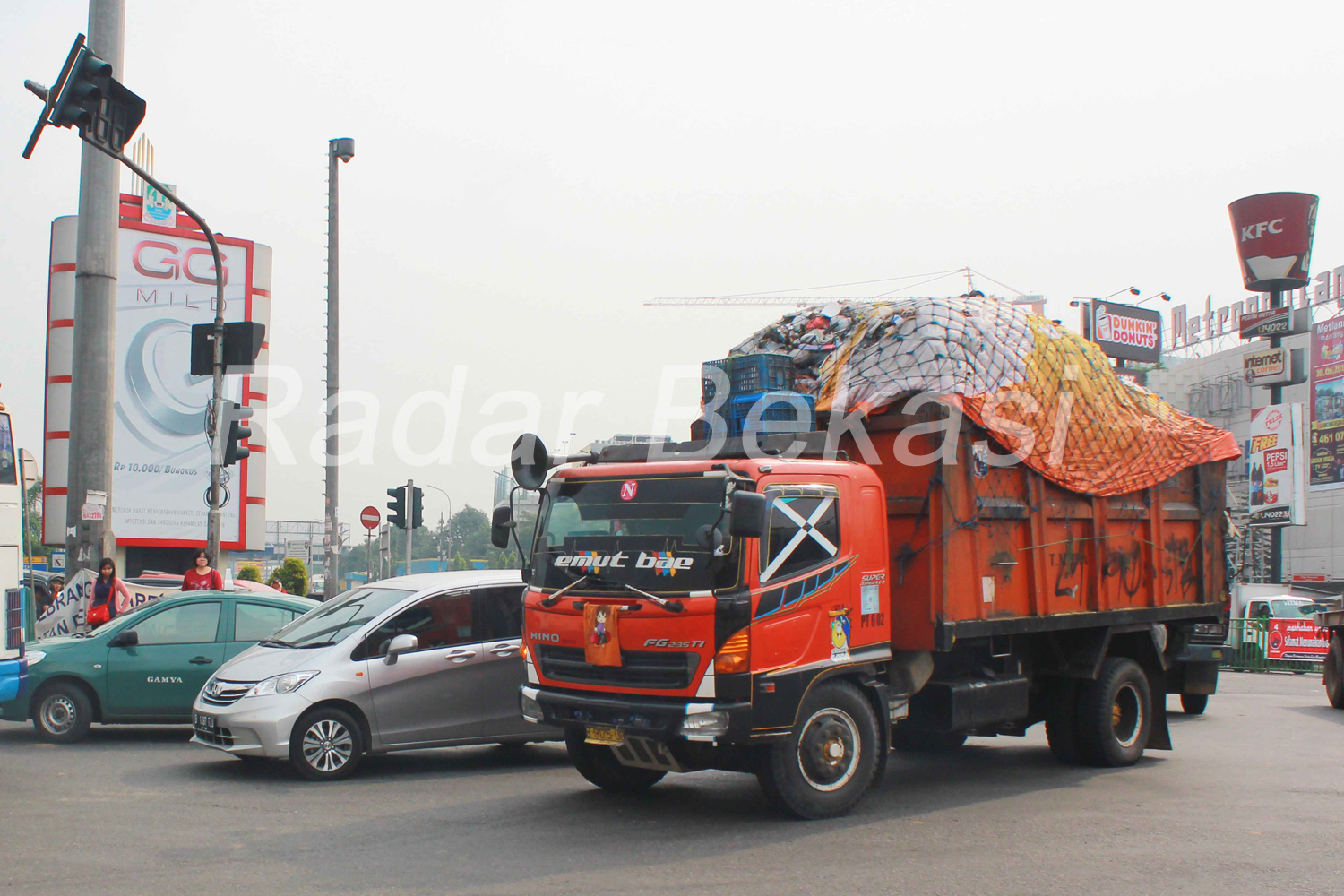 10 Bau Musuh Pengendara Motor