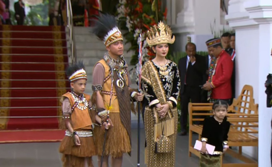 Lenis Kogoya Ajak Gibran Berkantor di Papua seperti Jokowi
