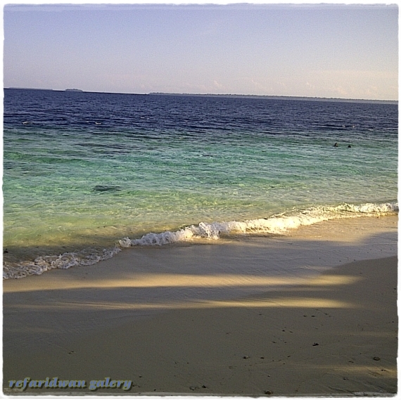 Keindahan Pantai Bosnik , Biak