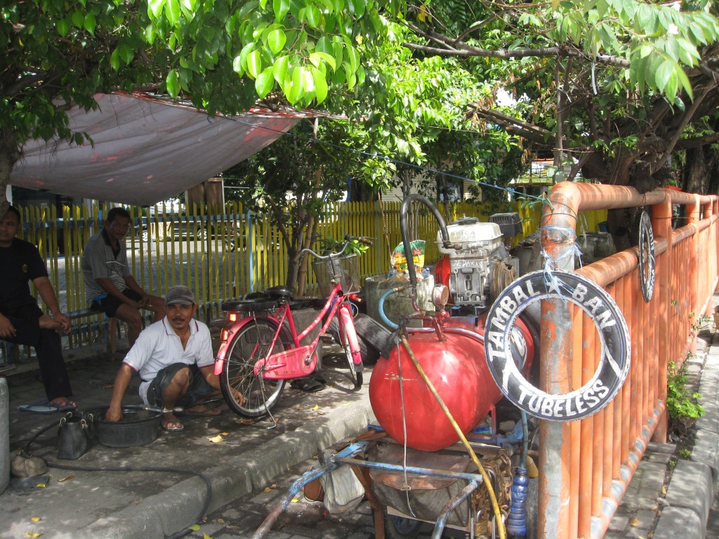 Yang dipikiran agan kalo denger TAMBAL BAN