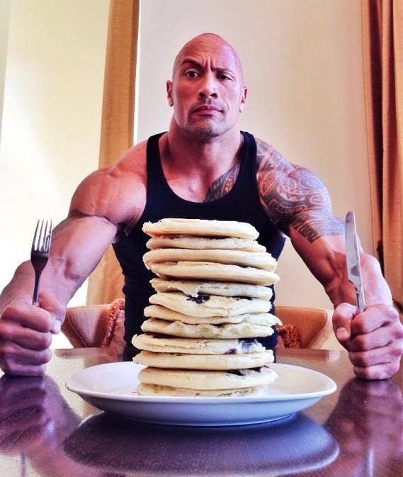 Jangan Kaget, Ini Porsi Gila Cemilan Dwayne &quot;The Rock&quot; Johnson