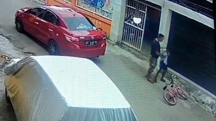 Oknum Polisi Tega Aniaya Bocah Gegara Tak Sengaja Serempet Mobilnya Pakai Sepeda