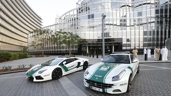 Lamborghini & Ferrari Car Join Uni Emirat Arab Police Fleet